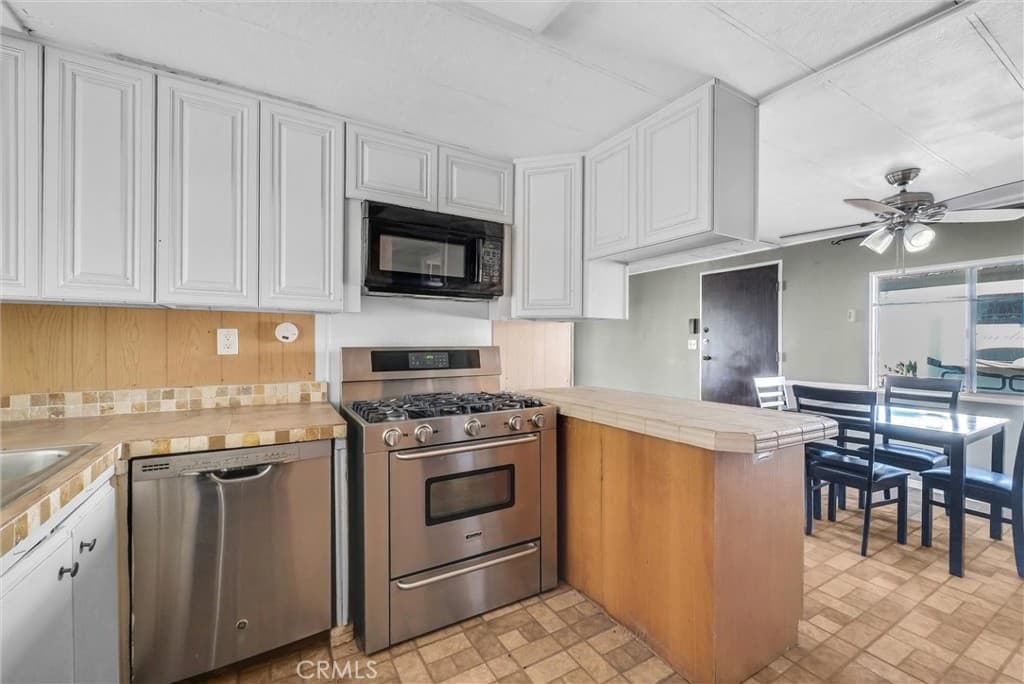 Home at 716 N Grand Ave. D7, Covina — photo 10 of 12