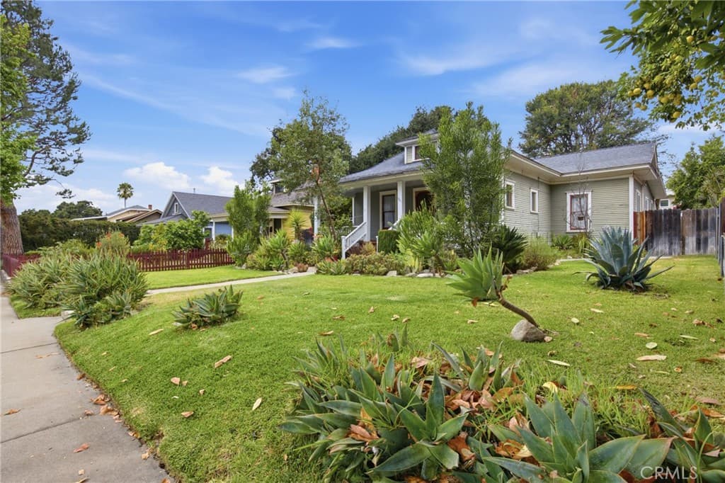 Home at 231 E Lemon, Monrovia — photo 3 of 12