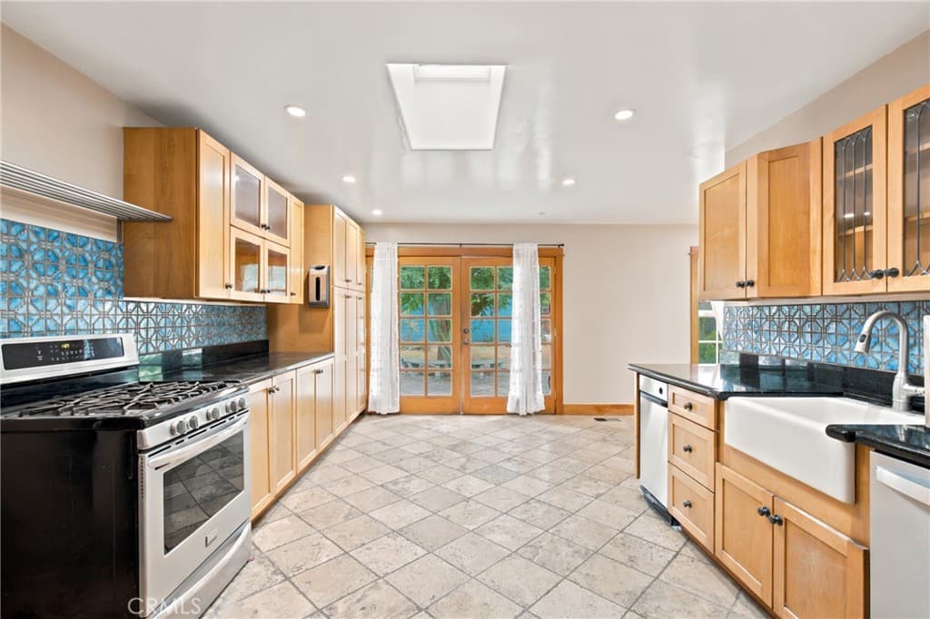 Home at 231 E Lemon, Monrovia — photo 7 of 12