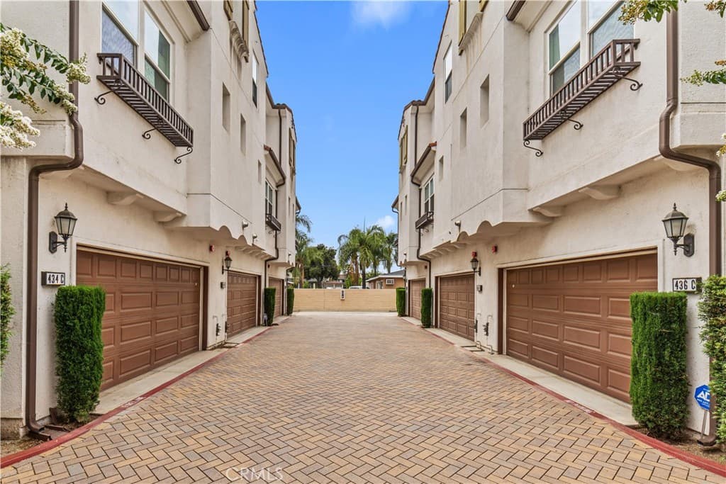 Condo at 436 W Duarte Road A, Monrovia — photo 4 of 12