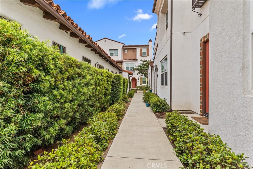 Condo at 436 W Duarte Road A, Monrovia — photo 6 of 12