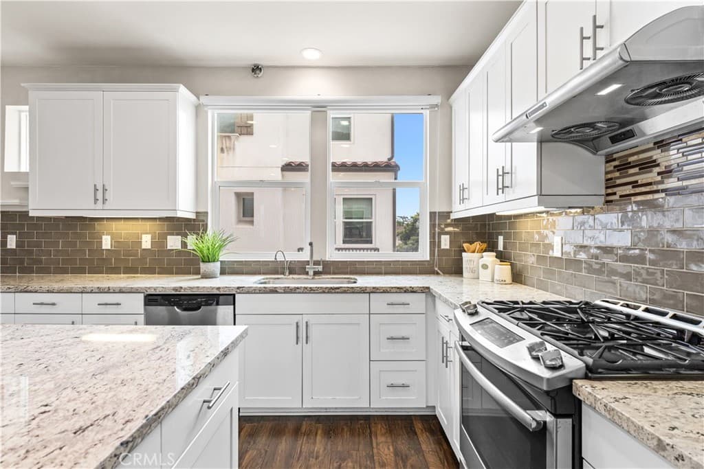 Condo at 436 W Duarte Road A, Monrovia — photo 9 of 12
