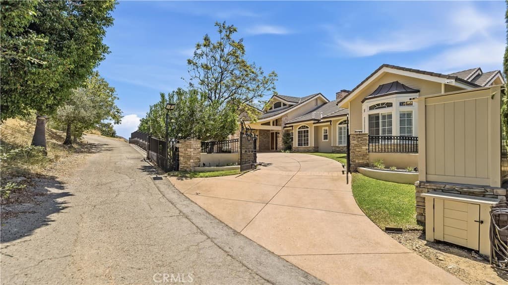 Home at 417 Long Canyon, Bradbury — photo 4 of 12