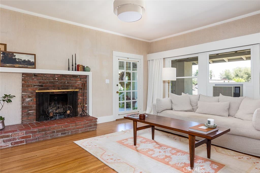 Home at 333 N Mayflower, Monrovia — photo 11 of 12