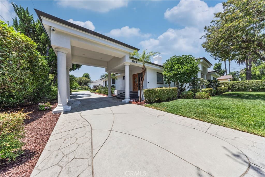 Home at 1209 S 8th Avenue, Arcadia — photo 5 of 12