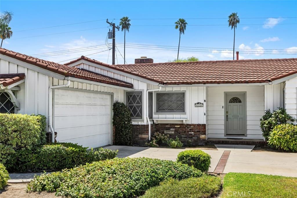 Home at 910 E Dalton, Glendora — photo 2 of 12
