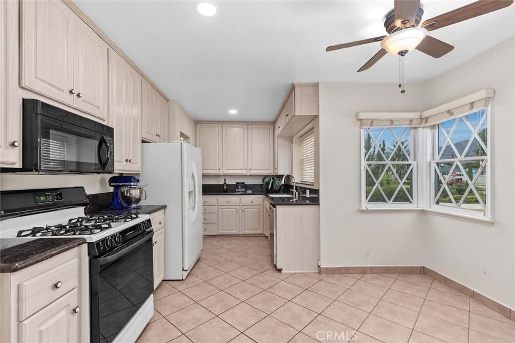 Home at 910 E Dalton, Glendora — photo 10 of 12