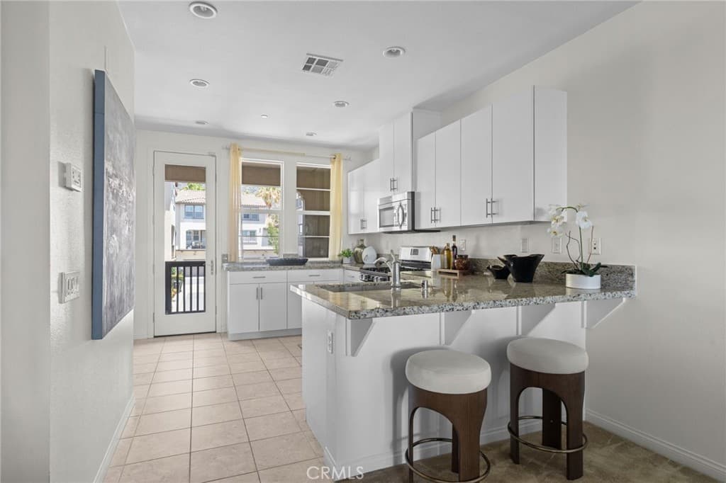 Condo at 902 N Botanica Lane C, Azusa — photo 8 of 12