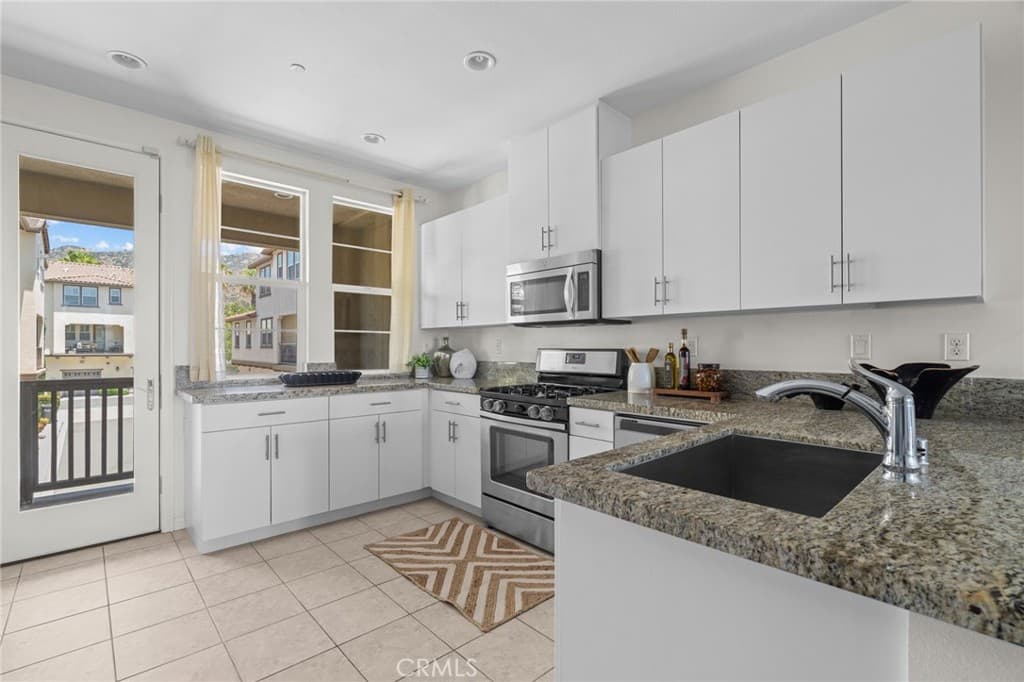 Condo at 902 N Botanica Lane C, Azusa — photo 10 of 12