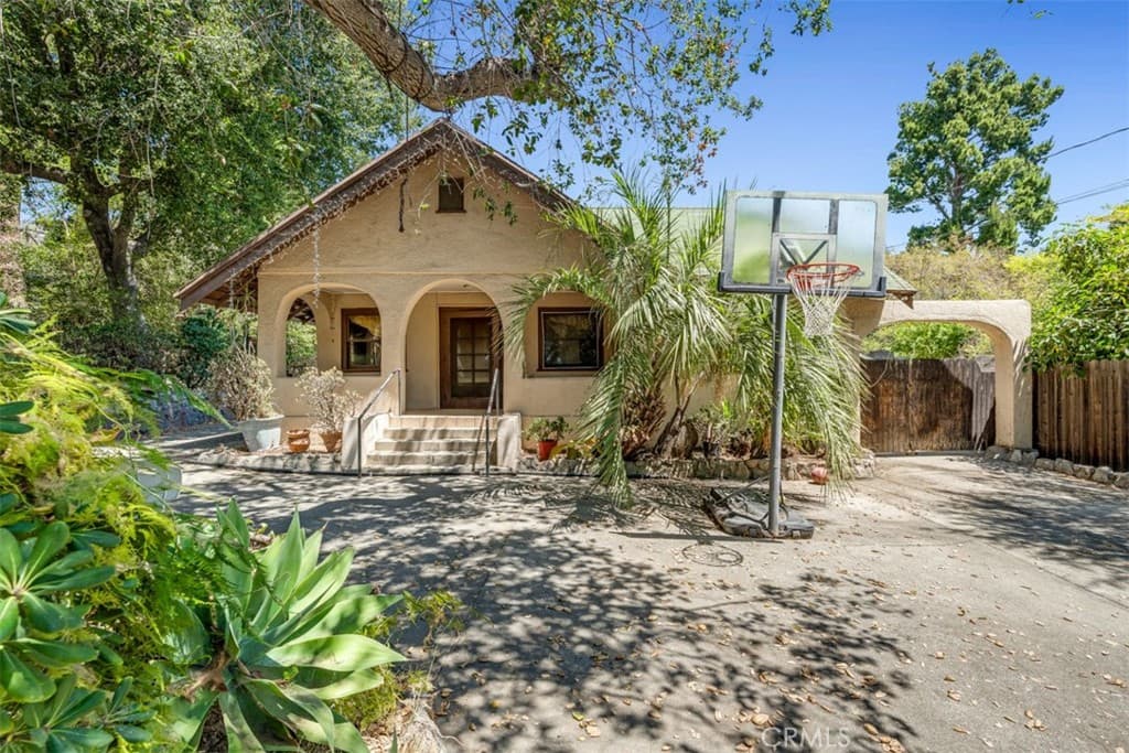 Home at 611 E Grandview, Sierra Madre — photo 3 of 12