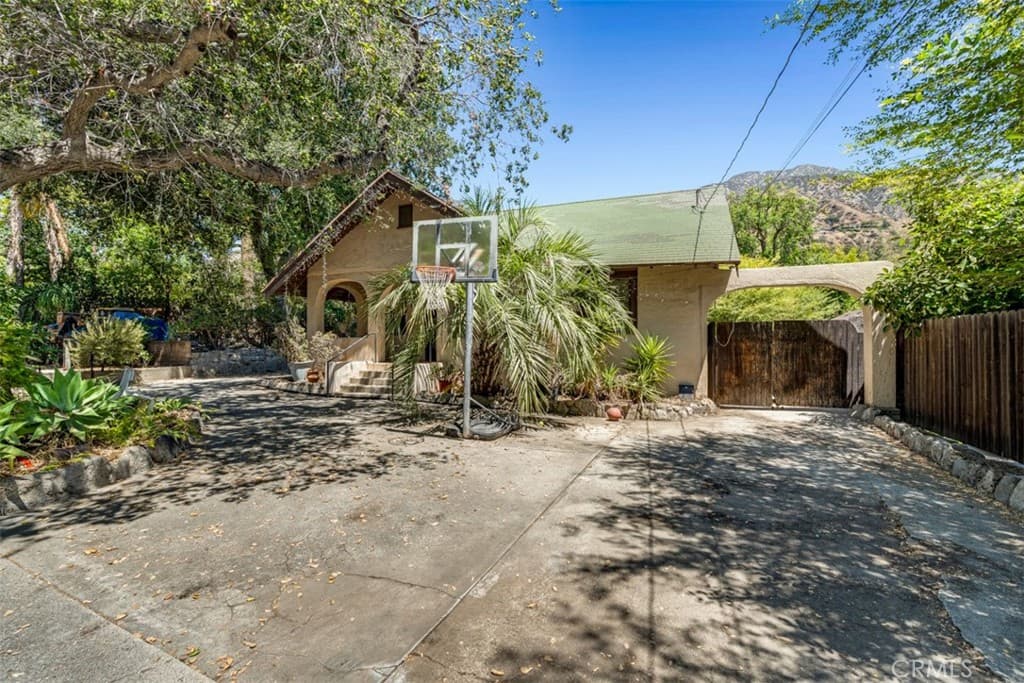 Home at 611 E Grandview, Sierra Madre — photo 4 of 12