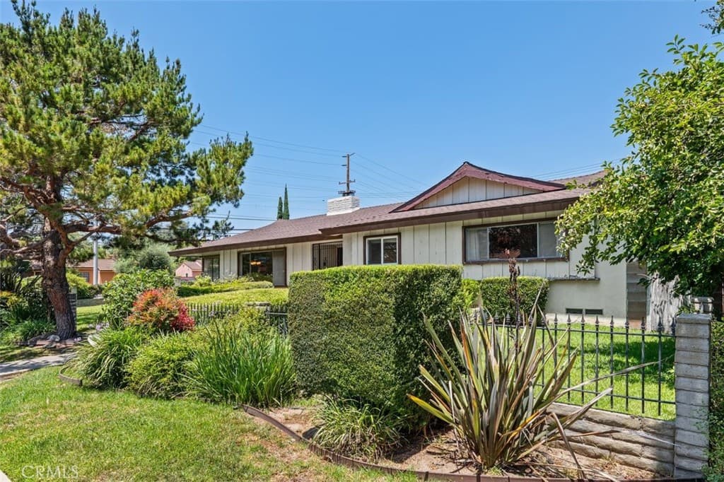Home at 185 Longley, Arcadia — photo 3 of 12