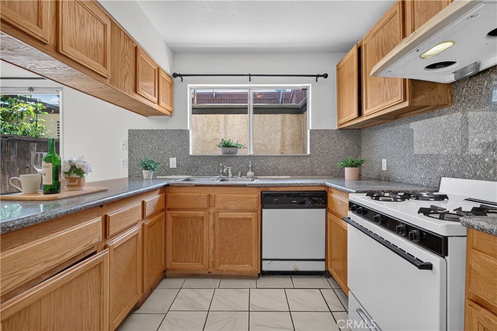 Condo at 11837 Ferris K, El Monte — photo 7 of 12