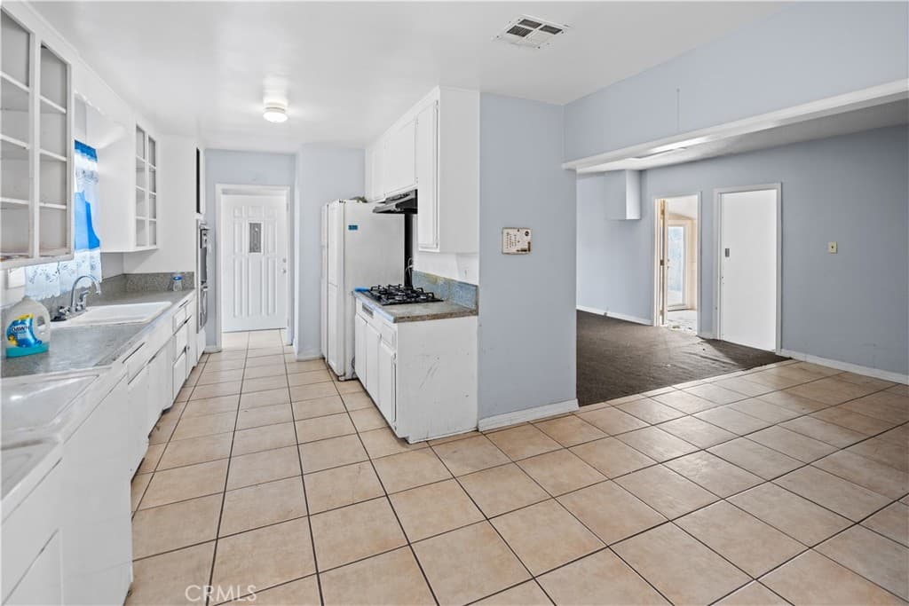 Home at 1022 Rodman, Pomona — photo 3 of 8