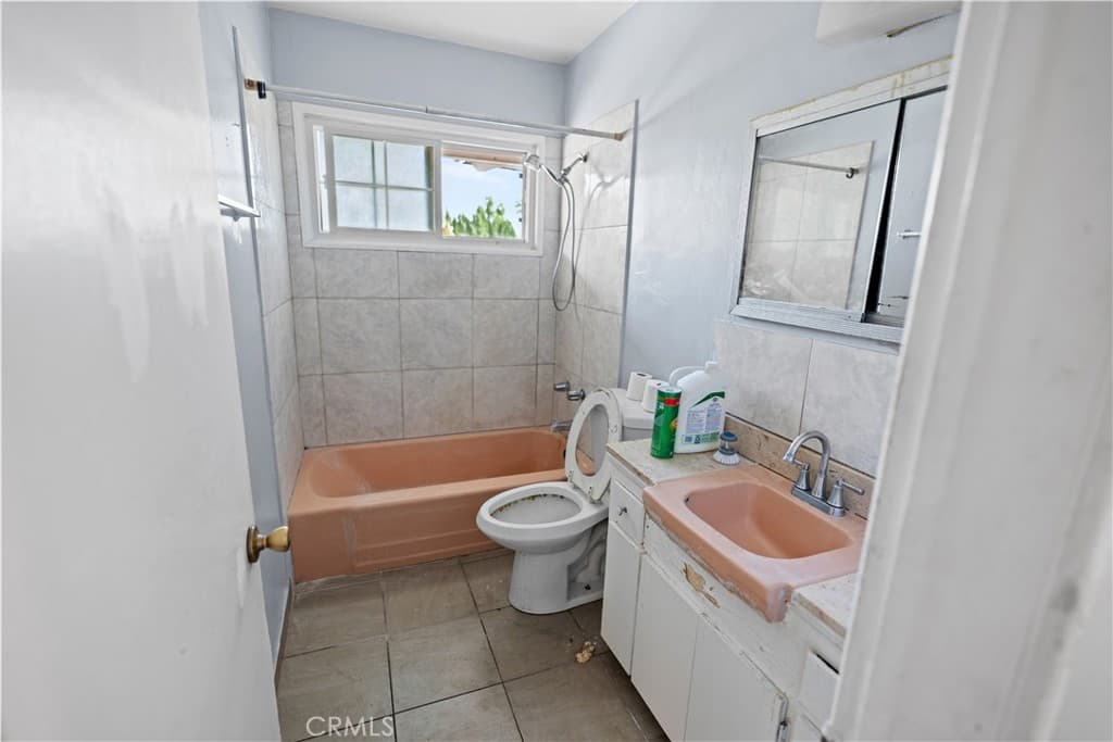 Home at 1022 Rodman, Pomona — photo 4 of 8
