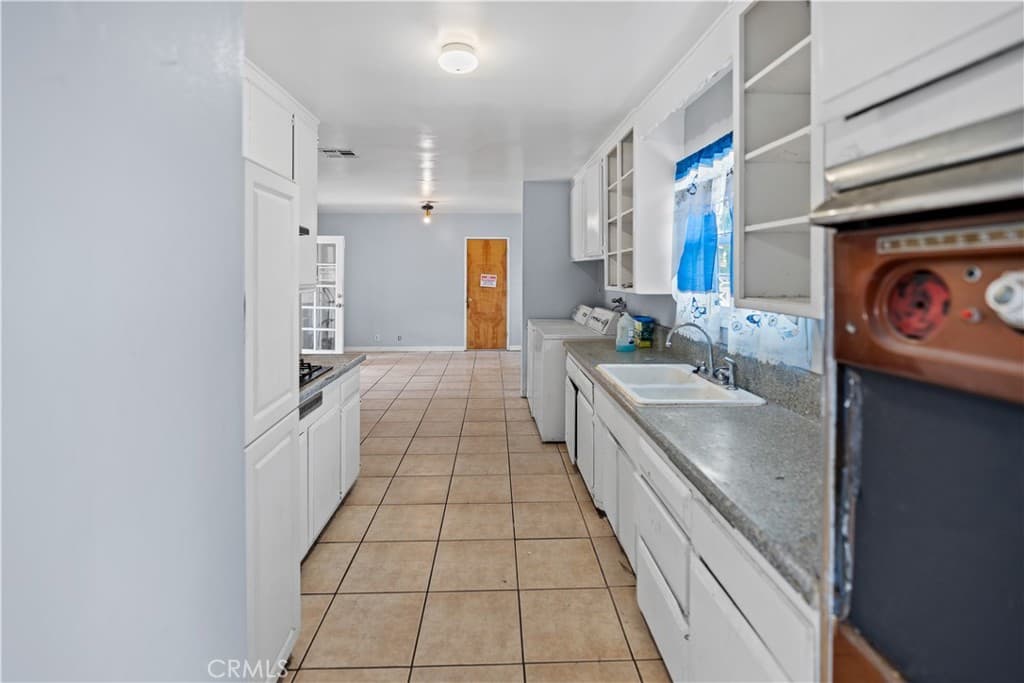 Home at 1022 Rodman, Pomona — photo 5 of 8