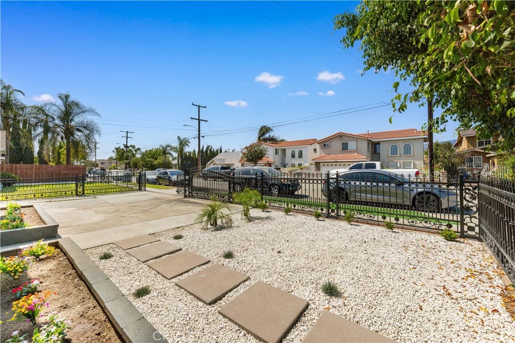 Home at 14502 California, Baldwin Park — photo 4 of 10