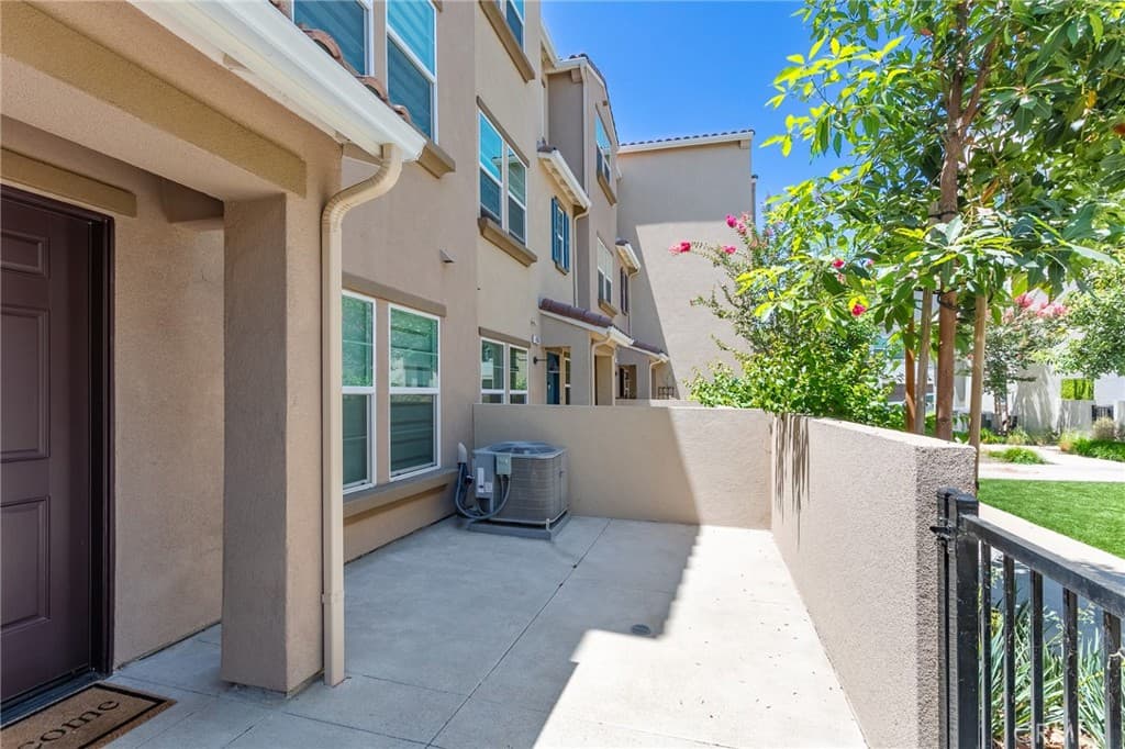 Townhouse at 4359 Alamo Lane, Arcadia — photo 3 of 12