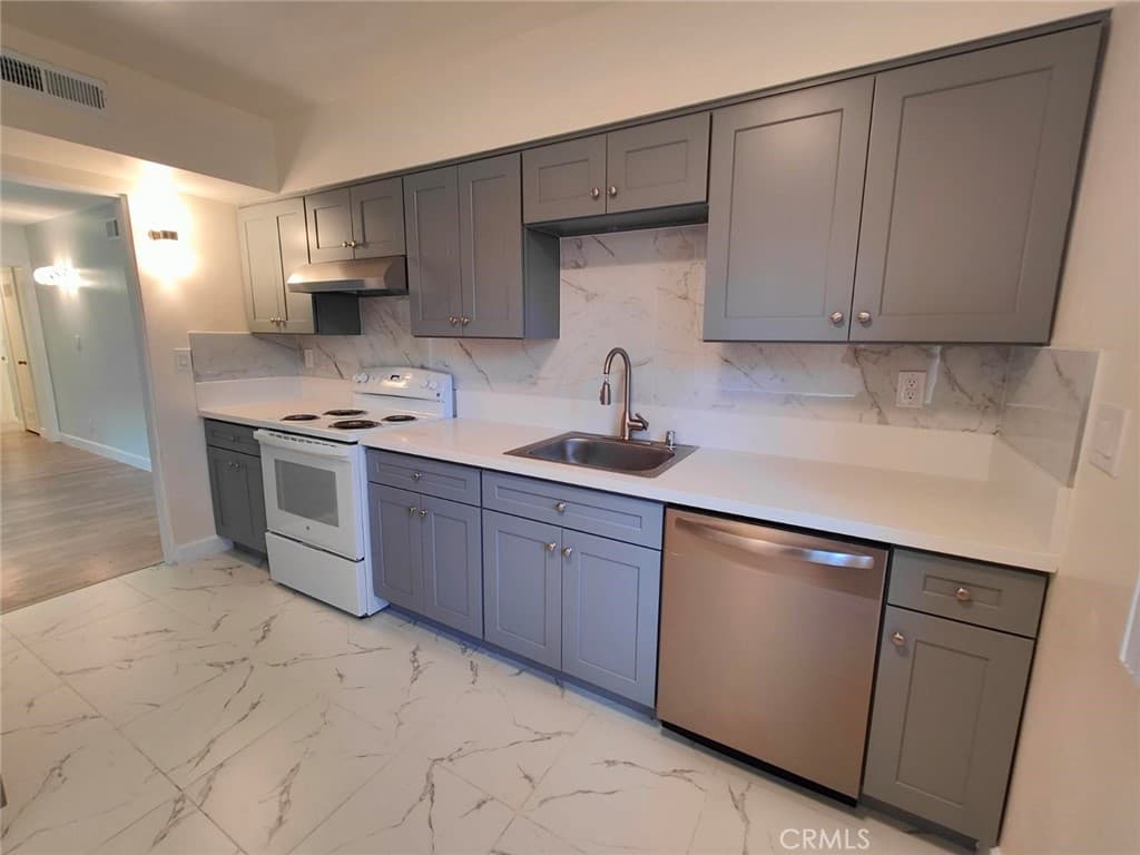 Home at 700 W Sierra Madre Boulevard 1, Sierra Madre — photo 4 of 12