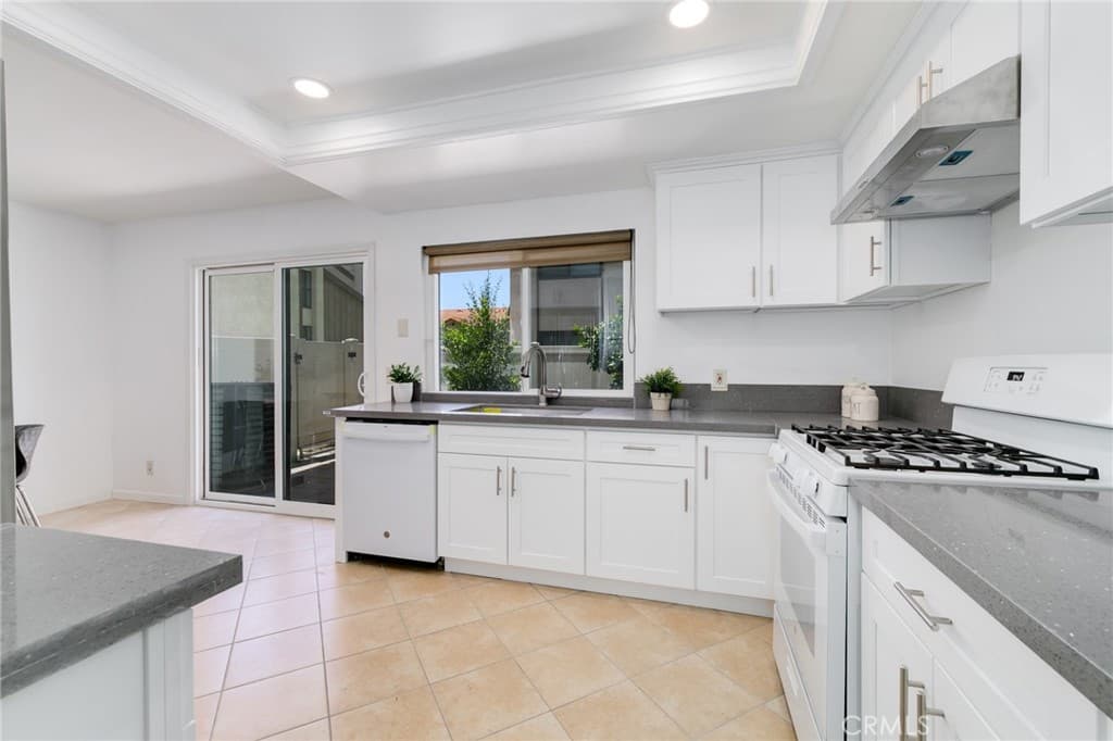 Condo at 1231 S Golden West 11, Arcadia — photo 9 of 12