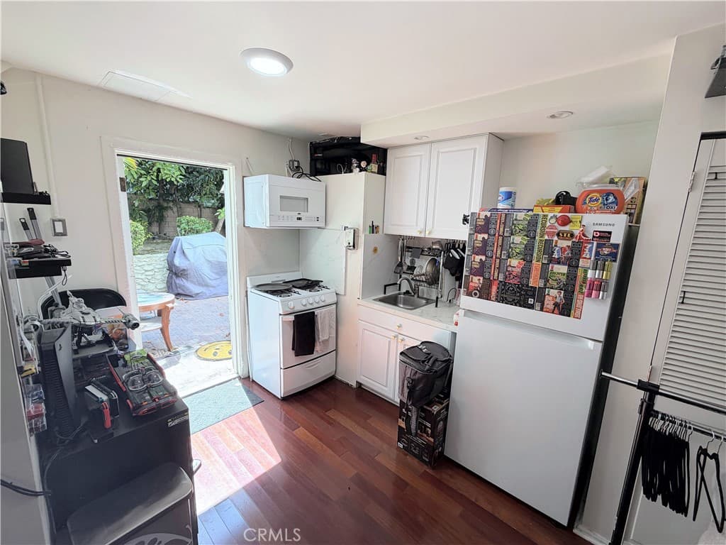 Multi-Family at 400 Prospect Avenue, Monrovia — photo 9 of 12