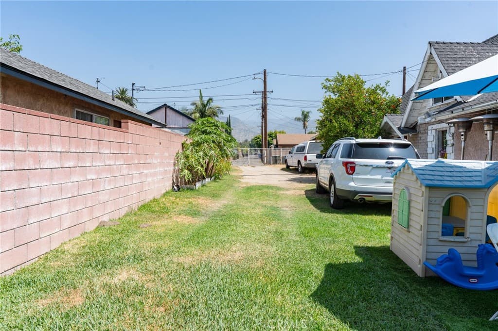 Home at 325 W Crescent Drive, Azusa — photo 12 of 12