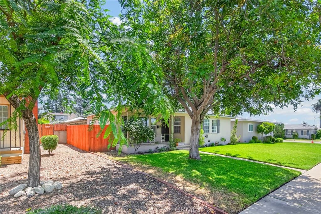 Home at 1006 N Sunset Avenue, Azusa — photo 3 of 12