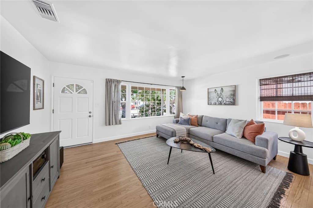 Home at 1006 N Sunset Avenue, Azusa — photo 5 of 12