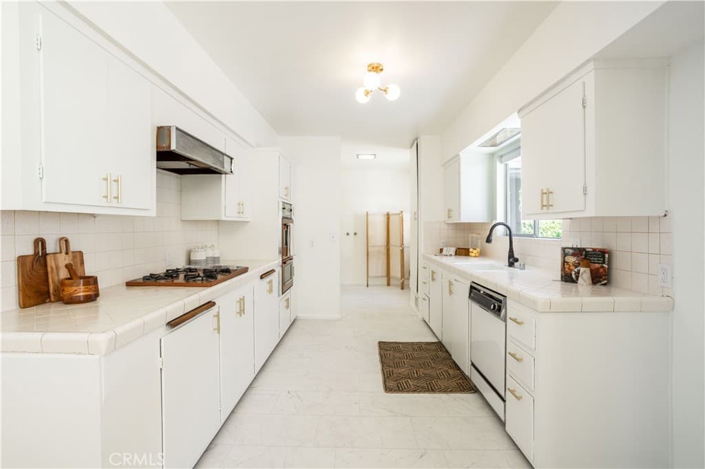 Home at 1062 Norumbega, Monrovia — photo 11 of 12