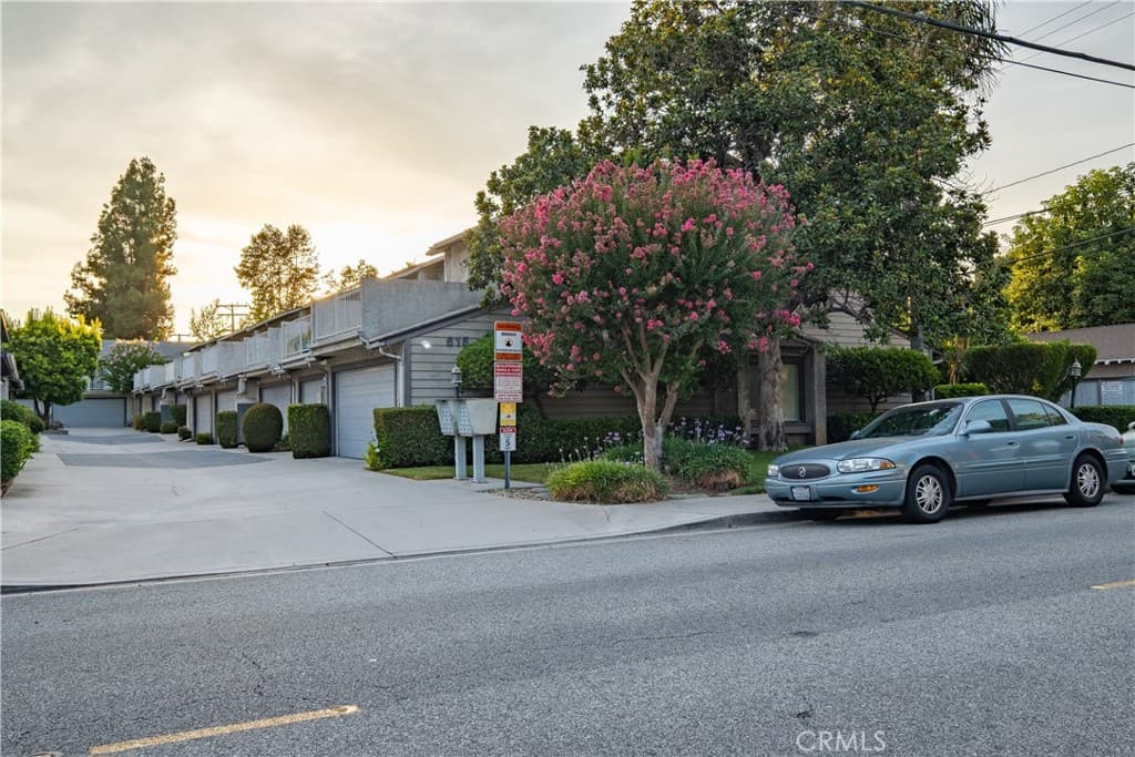 Condo at 615 Monterey E, Monrovia — photo 1 of 12