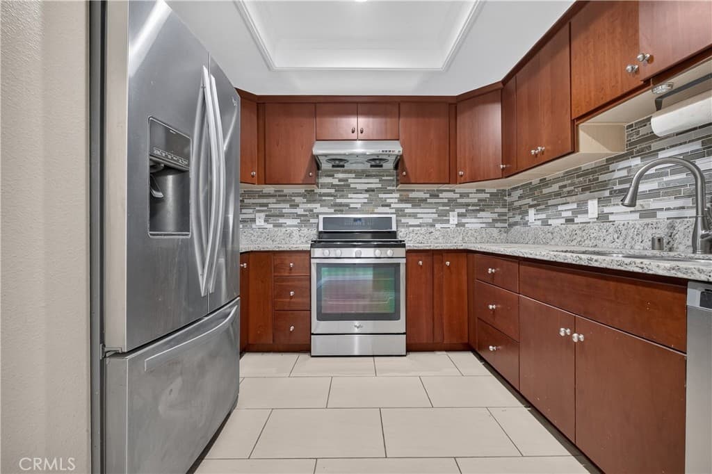 Condo at 615 Monterey E, Monrovia — photo 4 of 12