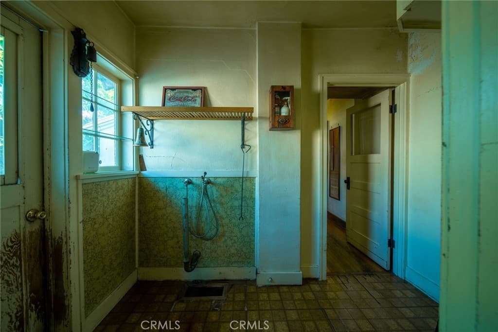 Home at 234 N Magnolia, Monrovia — photo 11 of 12