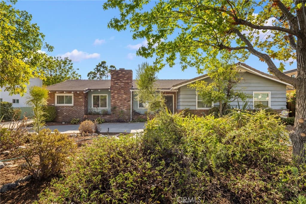 Home at 1121 Highland Oaks Drive, Arcadia — photo 1 of 12