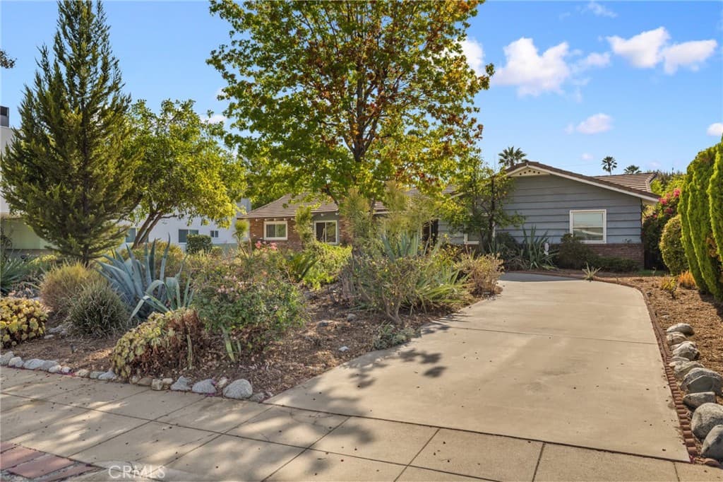Home at 1121 Highland Oaks Drive, Arcadia — photo 6 of 12