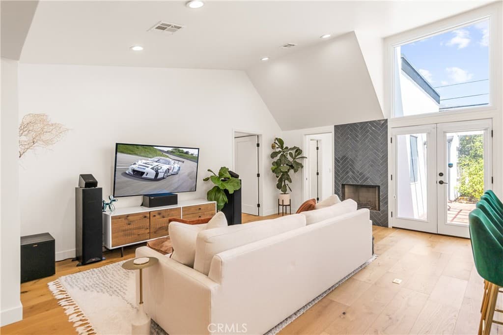 Home at 205 Laurel, Arcadia — photo 5 of 12