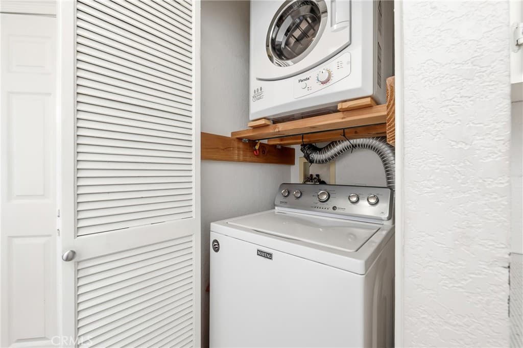 Condo at 32 Brownfield Lane, Pomona — photo 12 of 12