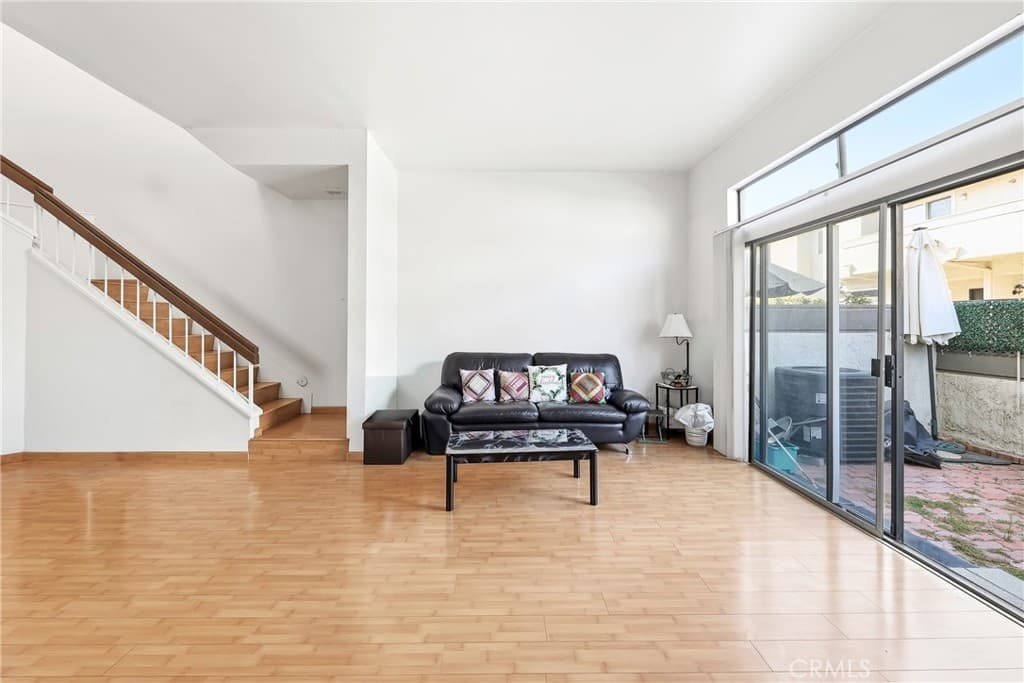 Condo at 32 Brownfield Lane, Pomona — photo 4 of 12