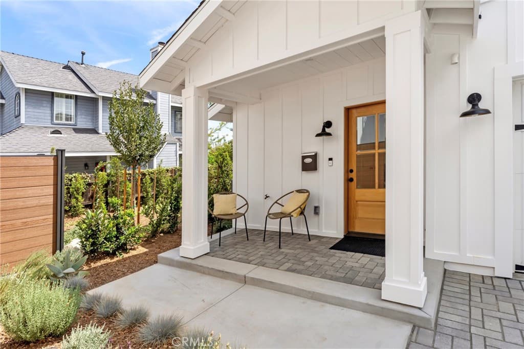 Condo at 184 W Highland, Sierra Madre — photo 2 of 12
