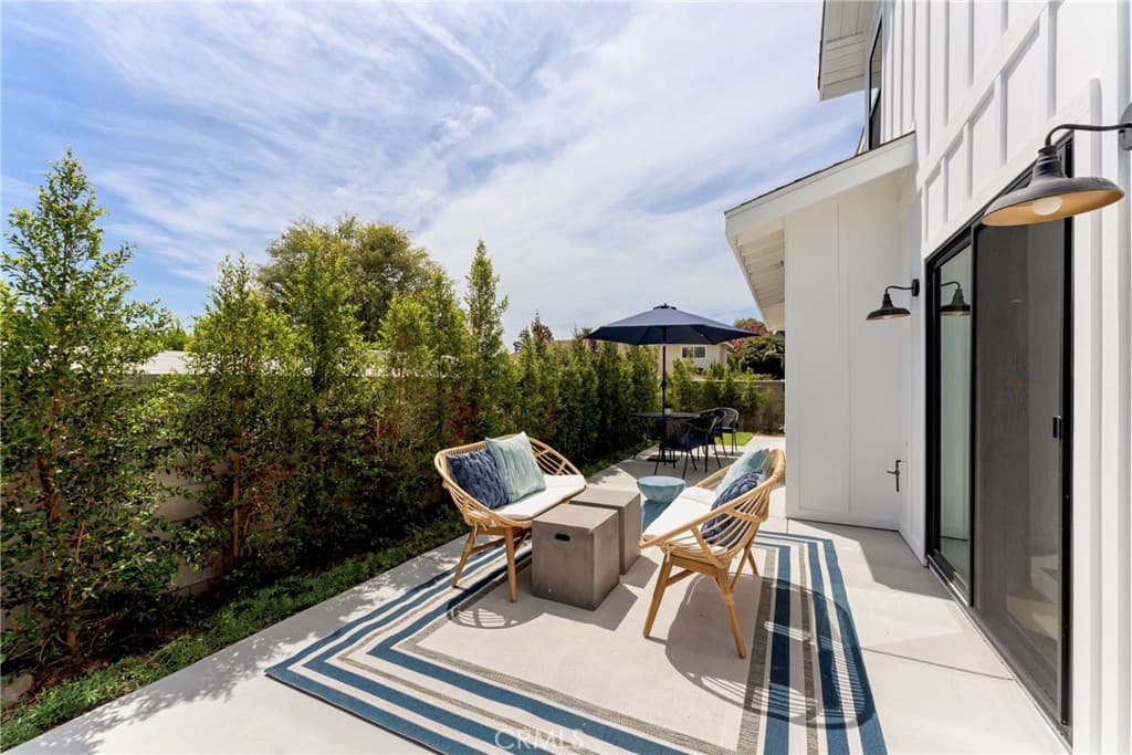 Condo at 184 W Highland, Sierra Madre — photo 6 of 12