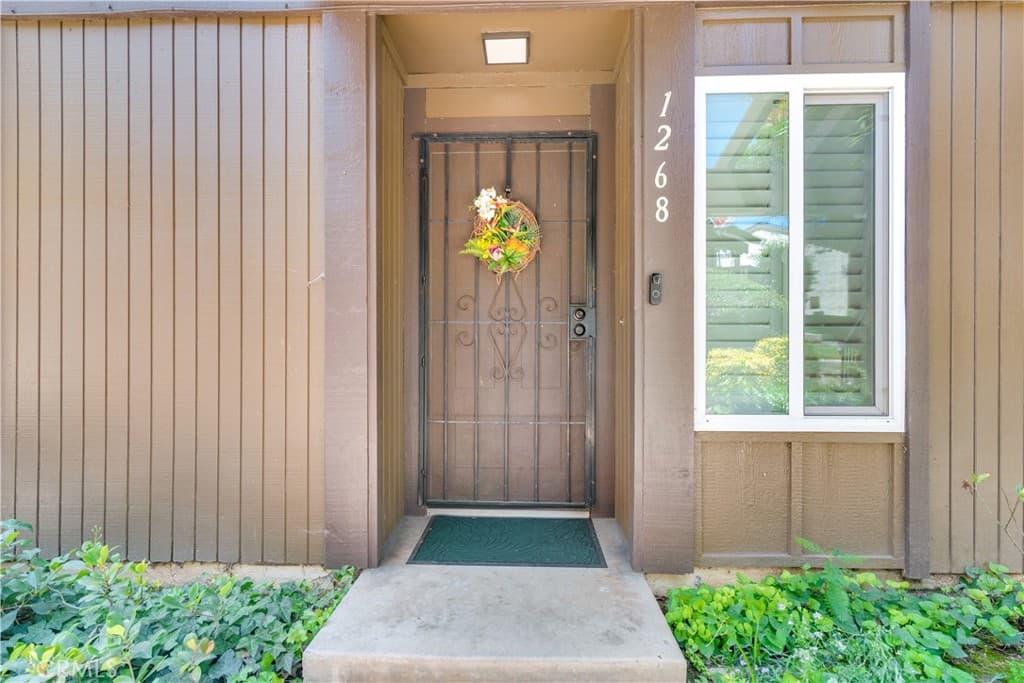 Townhouse at 1268 Tarryglen Ln, San Dimas — photo 2 of 12