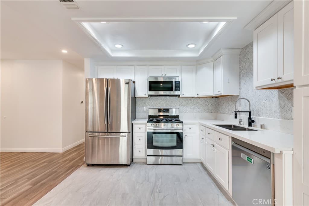 Townhouse at 1268 Tarryglen Ln, San Dimas — photo 6 of 12