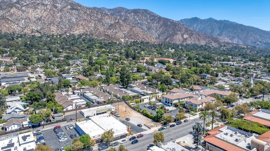 Home at 283 W Sierra Madre, Sierra Madre — photo 10 of 11