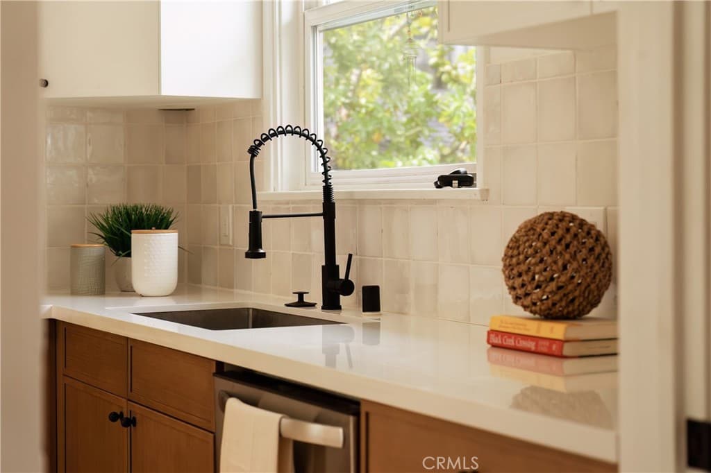 Home at 439 Montana Street, Monrovia — photo 10 of 12