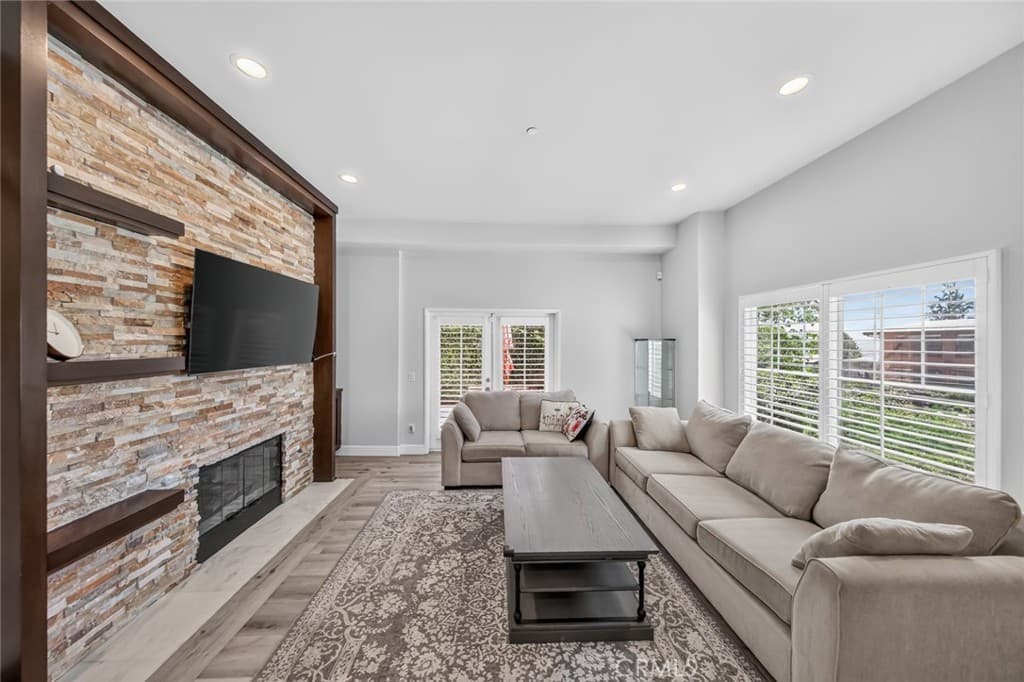 Condo at 15 E Alegria, Sierra Madre — photo 7 of 12