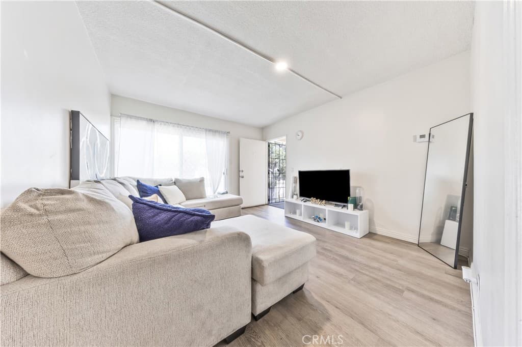 Condo at 1122 W Huntington Drive 7, Arcadia — photo 4 of 12