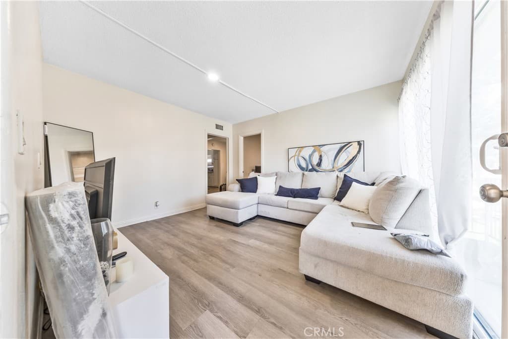 Condo at 1122 W Huntington Drive 7, Arcadia — photo 5 of 12