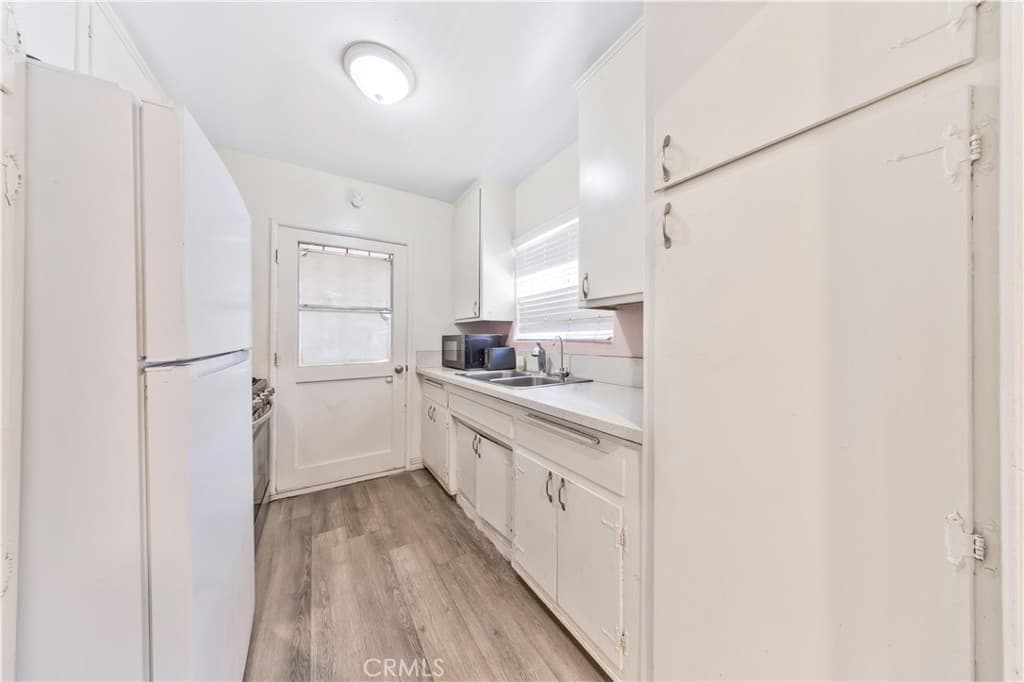 Condo at 1122 W Huntington Drive 7, Arcadia — photo 6 of 12