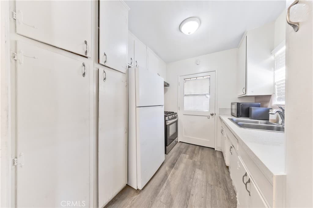 Condo at 1122 W Huntington Drive 7, Arcadia — photo 7 of 12