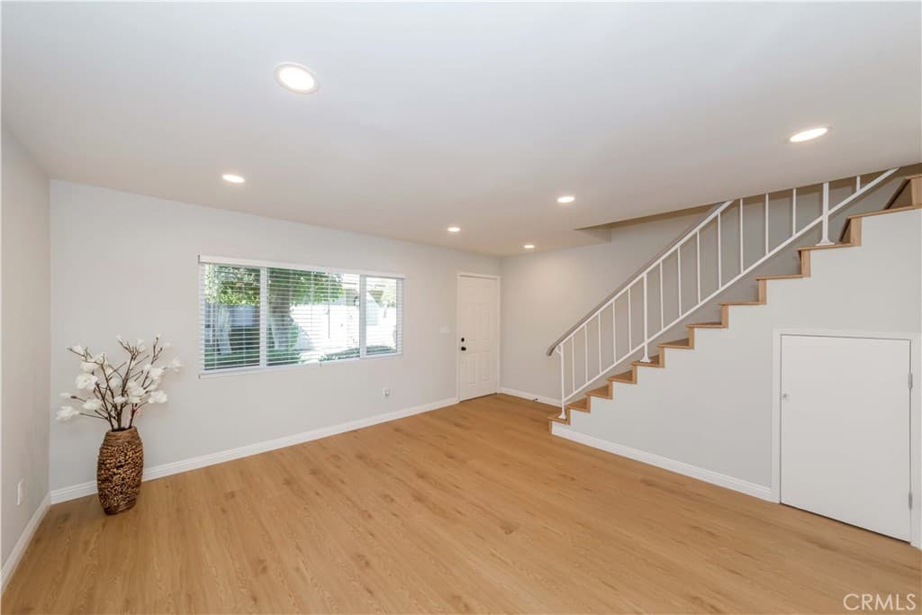 Condo at 918 Huntington Dr O, Duarte — photo 3 of 12