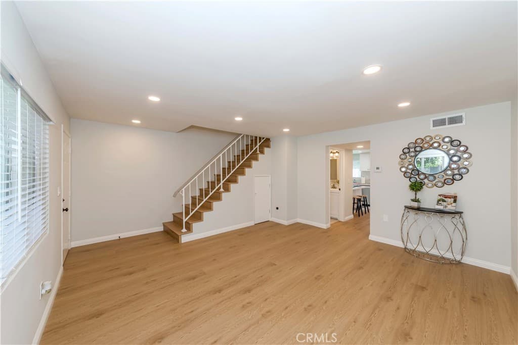 Condo at 918 Huntington Dr O, Duarte — photo 4 of 12